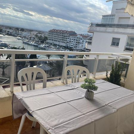Appartement Magnifique Vue Sur Le Canal Et La Mer D'Емпуриабрава Екстериор снимка