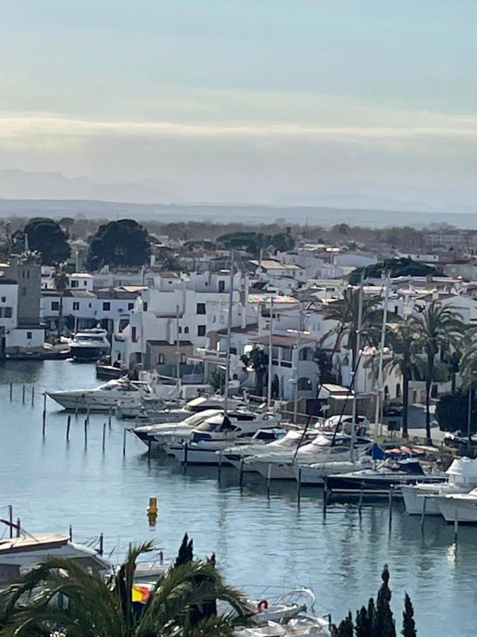 Appartement Magnifique Vue Sur Le Canal Et La Mer D'Емпуриабрава Екстериор снимка