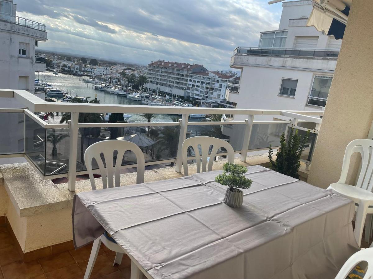 Appartement Magnifique Vue Sur Le Canal Et La Mer D'Емпуриабрава Екстериор снимка